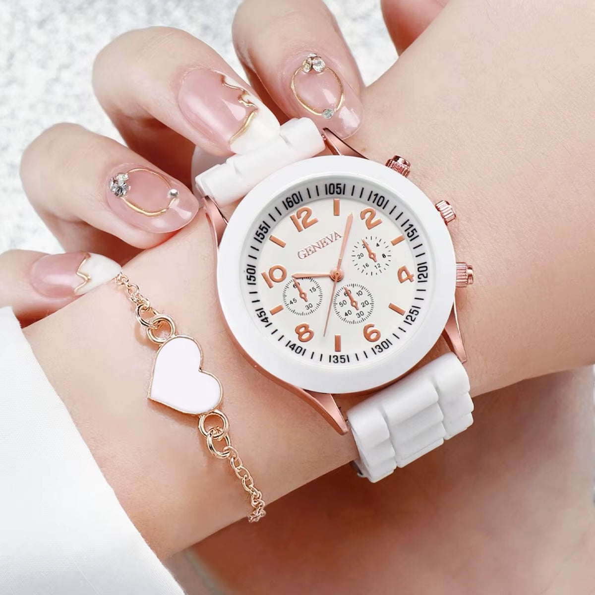 4Pcs/Set Women Watches Fashion Silicone Band Women Quartz Watches Heart Jewelry Set(Without Box)